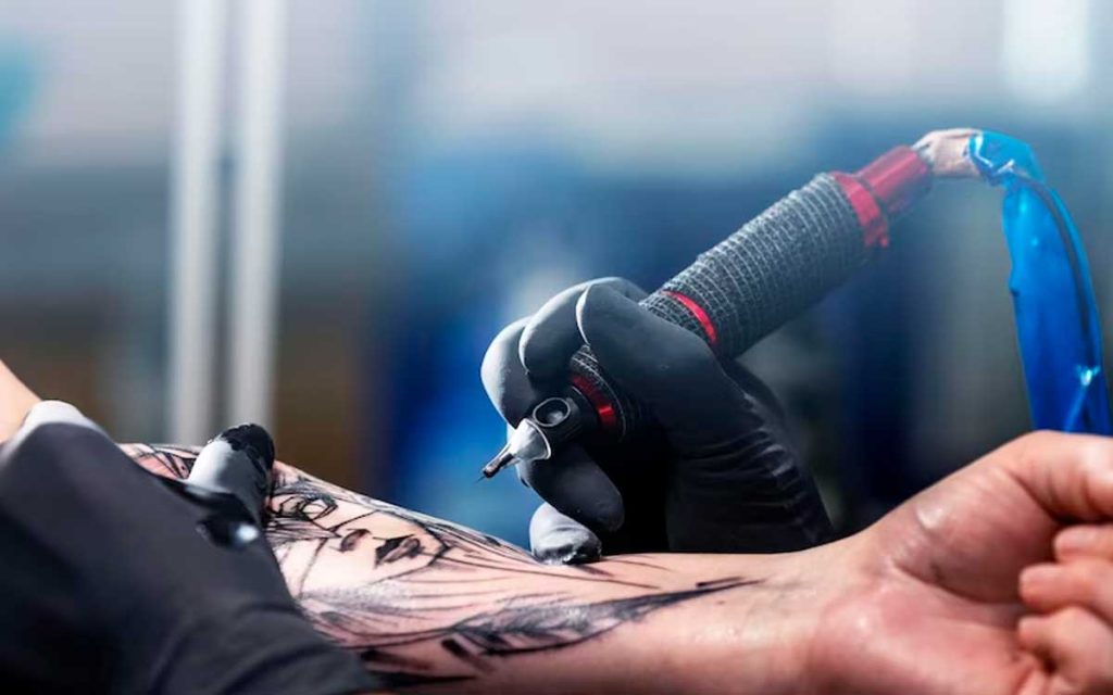 ¿Por qué tomar un diplomado de tatuaje es buena idea?