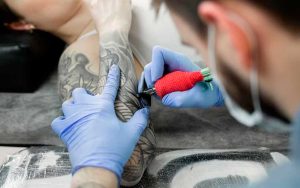En ELAESI contamos con el mejor Diplomado en Tatuaje cosmético