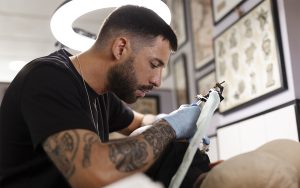 En ELAESI contamos con el mejor diplomado en tatuador cosmético